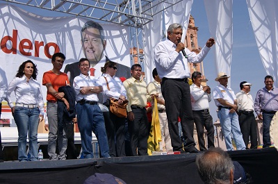 Explicó que el presupuesto del país es de tres billones 700 mil millones de pesos, que gran parte de él queda en manos de la alta burocracia y en “los pellizcos” de la corrupción