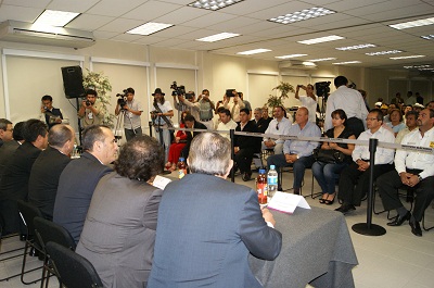 El candidato perredista dijo que hará una campaña de denuncia y propuesta El candidato perredista dijo que hará una campaña de denuncia y propuesta