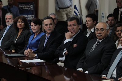 Presenta su equipo de trabajo para la campaña con miras a la elección constitucional. Presenta su equipo de trabajo para la campaña con miras a la elección constitucional.