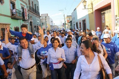 Salvaterrenses marchan por las calles de la ciudad con a MMM Salvaterrenses marchan por las calles de la ciudad con a MMM