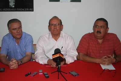 Presenta González Uribe a sus coordinadores de campaña