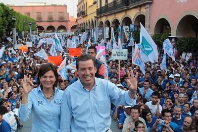 Miles de celayenses reciben a Miguel Márquez Márquez en la plaza principal