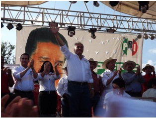 Torres Landa le Alza la mano al Doctor Pepe Velazquez. Torres Landa le Alza la mano al Doctor Pepe Velazquez.