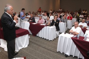 Juani dice generará 60 mil empleos anuales en su gobierno Juani dice generará 60 mil empleos anuales en su gobierno