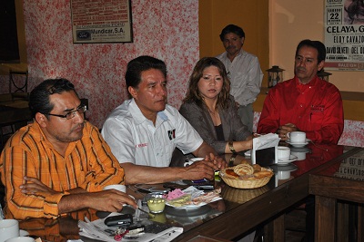 La actual dirigente de la UCD en el municipio Amalia Ramírez, así como Francisco Escobar Osornio de extracción perredista y líder estatal de la UCD, le levantaron la mano a Pepe Velazquez