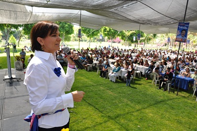 Sostuvo esposa de MMM,  un encuentro con mujeres, en el municipio de Cortázar.