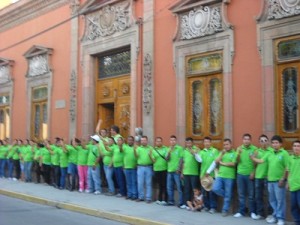 La brigada de promoción del voto saludó a los ciudadanos salvaterrenses