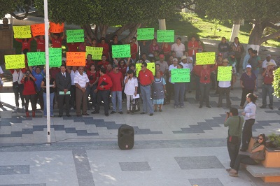 se hizo un mitin en el que Alanís Mosqueda, seguido por medio cenentar de simpatizantes