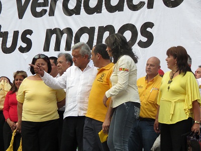 MILES DE SIMPATIZANTES APLAUDEN A LÓPEZ OBRADOR EN CELAYA