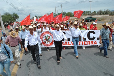 Más de 3 mil personas eran provenientes de Salvatierra y sus comunidades, quienes asistieron liderados por el Candidato a la Presidencia de Salvatierra, el Doctor Pepe Velázquez, y el candidato a la diputación local por el distrito XXI, Salvador Canchola. Más de 3 mil personas eran provenientes de Salvatierra y sus comunidades, quienes asistieron liderados por el Candidato a la Presidencia de Salvatierra, el Doctor Pepe Velázquez, y el candidato a la diputación local por el distrito XXI, Salvador Canchola.