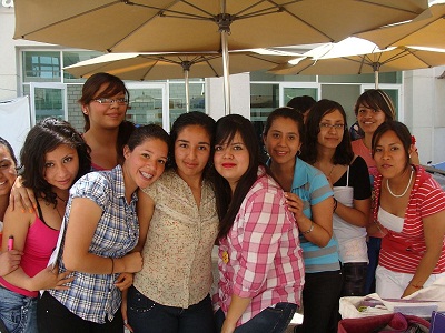 La Psicología Clínica, en la actualidad, ya no sólo atiende a personas “enfermas” sino que amplía su campo de acción a situaciones inesperadas, condiciones ambientales desfavorables, alteración en la dinámica familiar o profesional