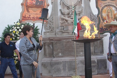 RECIBEN EN CELAYA EL FUEGO DE LA CABALGATA POR LA INDEPENDENCIA