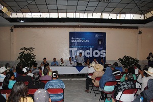 el alcalde tarimorense, Enrique Arreola Mandujano, entregó 110 escrituras a beneficiarios de El Pedregal, 15 escrituras de área de donación en la comunidad de Huapango, 75 escrituras a beneficiarios también de Huapango y 17 escrituras extemporáneas de diferentes asentamientos en cabecera municipal