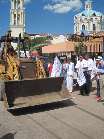Banderazo de arranque de la obra de Santo Tomás