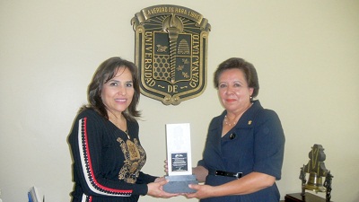 RECIBEN PREMIO EN EL CAMPUS CELAYA SALVATIERRA DE LA UG