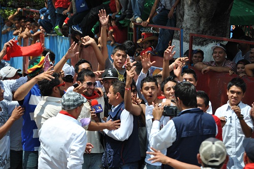 El segundo Toro resulto de los más bravos ya que se llevo a dos valientes