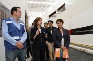 SUPERVISAN AVANCE DE NUEVA PLAZA COMERCIAL EN CELAYA