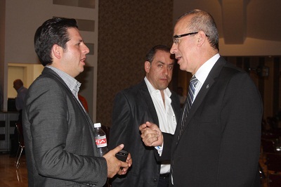 DEBATEN DEMOCRACIA Y TRANSICIÓN GUBERNAMENTAL LÍDERES POLÍTICOS