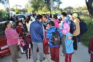 Se queja un grupo minoritario de maestros y padres de familia del sistema escolarizado de “Tiempo Completo” Se queja un grupo minoritario de maestros y padres de familia del sistema escolarizado de “Tiempo Completo”