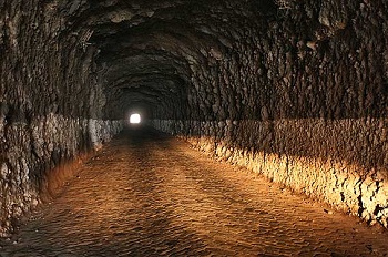 se decía que había una serie de túneles que comunicaban a los templos de Salvatierra 