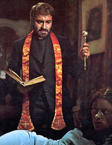 Ella por su propia cuenta accedió a que la viera un sacerdote 