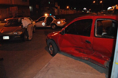 Una persona en estado de ebriedad ocasiona aparatoso accidente