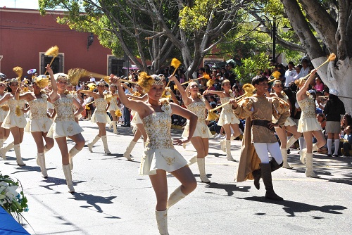 Participaron cinco conjuntos de bastoneras