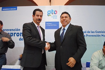 Rito Vargas Varela, Alcalde de Salvatierra, junto con los presidentes municipales de la Región V sur, realizaron la firma regional de las Comisiones Operativas de Prevención Municipal