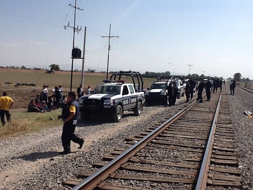 Rescatan en Celaya migrantes secuestrados