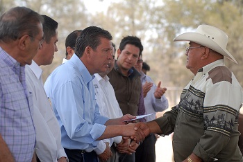Entregan Autoridades Estatales y Federales recursos del Programa CADENA a 229 productores afectados por las heladas.