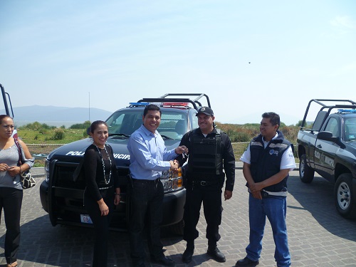 El Alcalde entregó las llaves de las unidades a los preventivos .