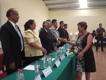 Premian labor del maestro