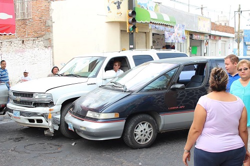 En pleno centro chocó la maestra.