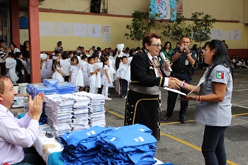 Concluye el programa “Escuelas por la Paz” con festivales e intercambio de artículos