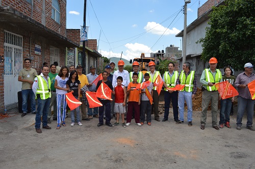  En ambos arranques el alcalde Juan Manuel Guzmán estuvo acompañado de funcionarios municipales, estatales, vecinos y beneficiarios de las obras.
