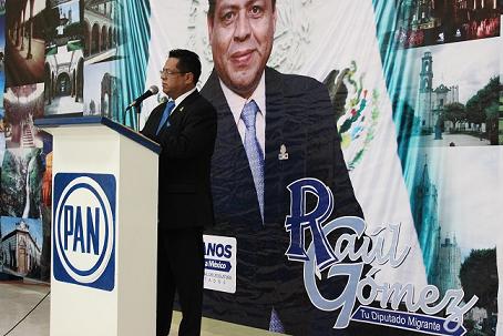 El diputado federal del distrito 10 rindió su informe en Yuriria.