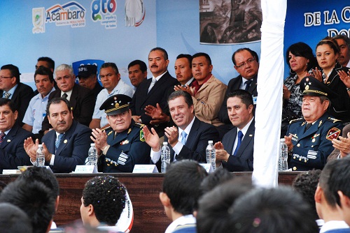 Más de 5 mil personas marchan en el Tradicional Desfile Cívico Militar