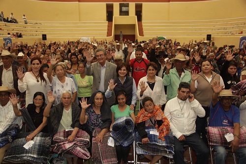 Campaña Invernal 2013 de DIF estatal apoya a 1500 familias de Uriangato, Moroleón y Acámbaro.