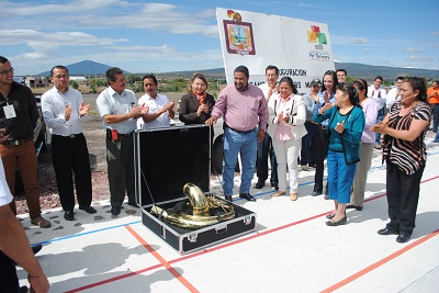 Entregan Apoyos e inauguran cancha en La Noria