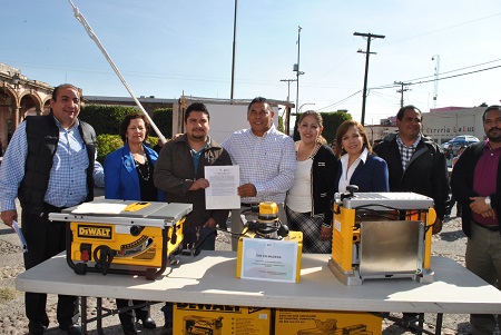 Entre los proyectos que se entregaron destacan dos carpinterías, una lonchería y una estética