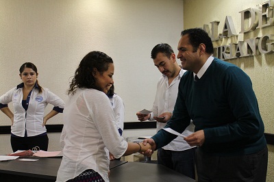 De manos del Alcalde recibieron su cheque