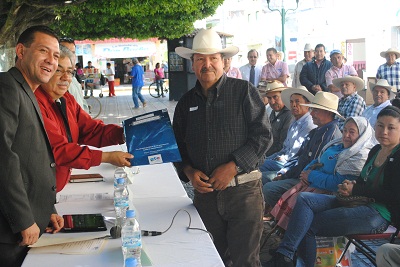 El Lic. Arturo Navarro comento que por medio de este programa se regularizan 218-22-17.98 hectáreas, beneficiando a 297 personas