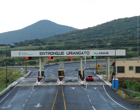 En la autopista Morelia-Salamanca se suscitó el percance.