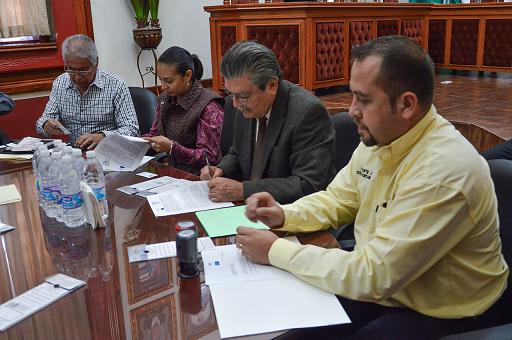 Firman convenio Moroleón y Uriangato con la CECAMED.