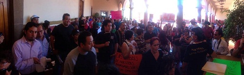 Se manifiestan comerciantes