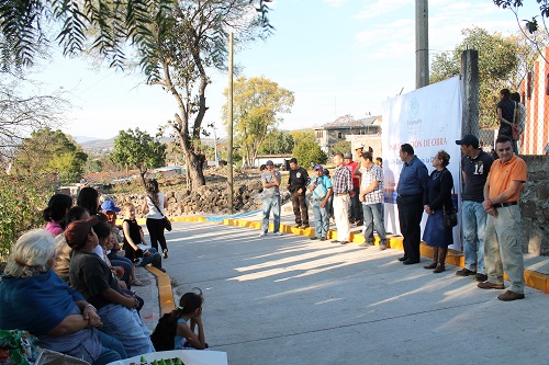 Inaugura la calle Zacatecas en la colonia la Deseada de Arriba y la calle Colima en las Peñitas