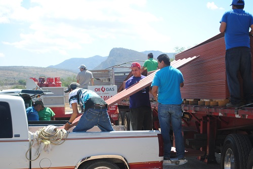 APOYAN A TARIMORENSES PARA MEJORAR SUS VIVIENDAS
