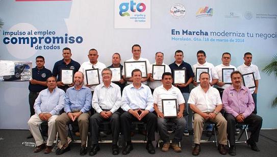 “Ustedes son solamente 10 de muchos más que vamos a seguir apoyando y capacitando.