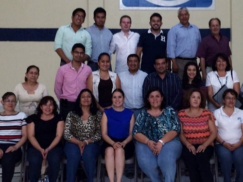 La acompañaron el el acto, la diputada Alejandrina Lanuza Hernández, los regidores Óscar Campos Ledezma, Antonio Gámez, Antonio castañón Canet y varios militantes.