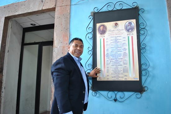 El presidente municipal de Salvatierra, Rito Vargas Varela, en compañía de regidores, funcionarios, Asociaciones Civiles y estudiantes de diferentes instituciones educativas, realizó la pega del bando solemne, dando a conocer de esta manera el programa de actividades de las fiestas patrias.